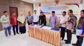 Rektor UIN Mataram bersama Ketua DPRD Kota Bima dan jajaran saat pelaksanaan Bimtek Penguatan AKD di Lombok Raya.