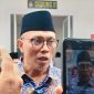 Ketua KPU NTB, Muhammad Khuwailid, memberikan keterangan kepada awak media di Kantor KPU NTB, Mataram, terkait mekanisme Pergantian Antar Waktu (PAW) sesuai PKPU Nomor 3 Tahun 2025.