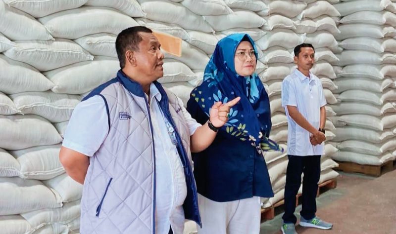 Satgas Saber Pangan NTB bersama Polda NTB dan Bulog melakukan pengecekan langsung stok beras dan bahan pokok di Gudang Bulog Dasan Cermen, Mataram, Jumat (13/2/2026).