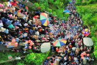 Ribuan warga menikmati olahraga dan kuliner di Jalan BTN Lingkar Utara Desa Tambe, Kecamatan Bolo, Kabupaten Bima, setiap Minggu.