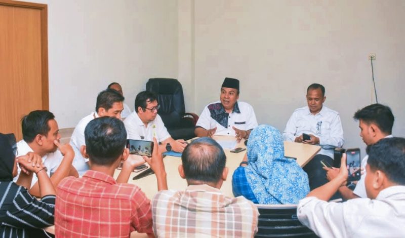 Pejabat Pemprov NTB saat memberikan keterangan pers terkait pelaksanaan seleksi kepala sekolah 2026 yang transparan dan tegas terhadap pelanggaran.