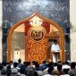Bupati Sumbawa Ir. H. Syarafuddin Jarot, M.P., memimpin Sholat Tarawih malam pertama Ramadan 1447 Hijriah di Masjid Agung Nurul Huda, Sumbawa Besar, khusyuk dan diikuti ribuan jamaah