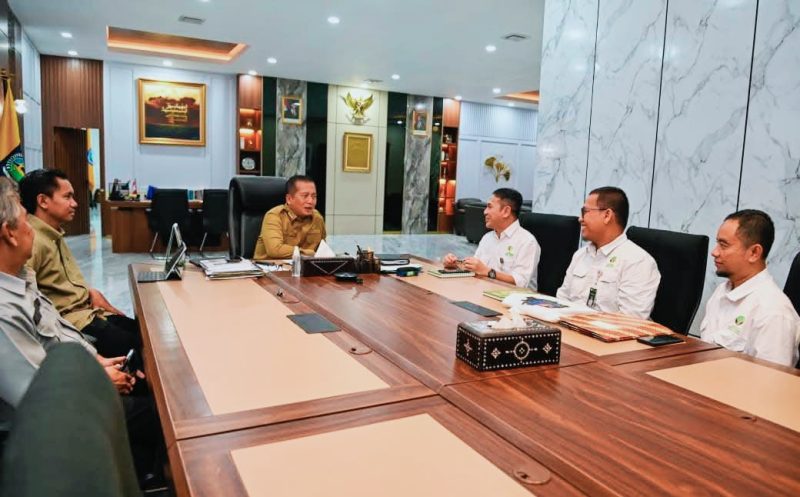Gubernur NTB Lalu Muhamad Iqbal menerima audiensi Kepala Balai TNGR dan jajaran di ruang kerja Gubernur, membahas kolaborasi pengelolaan Gunung Rinjani.