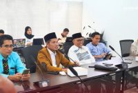 Ketua KPU NTB Muhammad Khuwailid memimpin rapat sinkronisasi teknis 2026 di Mataram – Menekankan pentingnya kelengkapan dokumen di semua divisi.