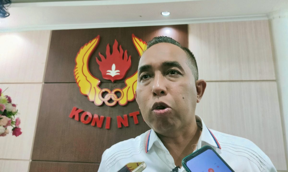Ketua KONI NTB, Mori Hanafi, memberikan keterangan kepada awak media usai kegiatan Buka Puasa Bersama di Kantor KONI NTB, Kota Mataram, Kamis (26/2/2026).