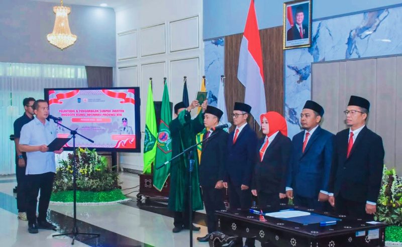 Gubernur NTB Lalu Muhamad Iqbal melantik Anggota Komisi Informasi Provinsi NTB periode 2026–2030 di Mataram, Kamis (26/2/2026).