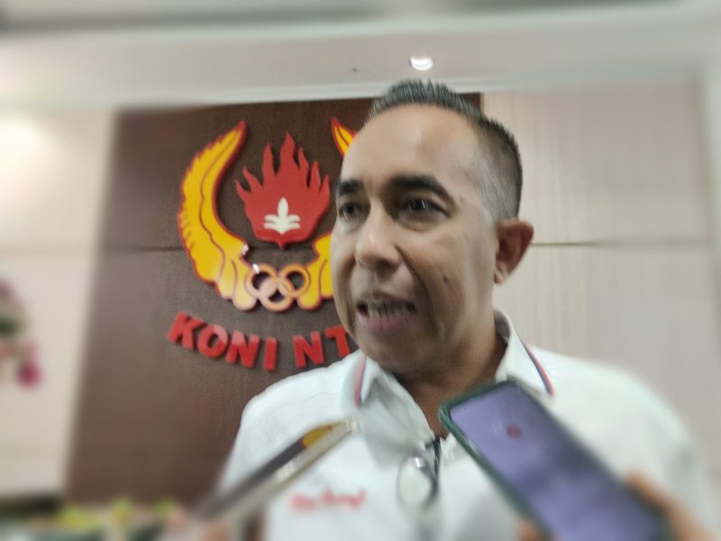 Ketua KONI NTB, Mori Hanafi, memberikan keterangan kepada awak media usai kegiatan buka puasa bersama di Kantor KONI NTB, Mataram.