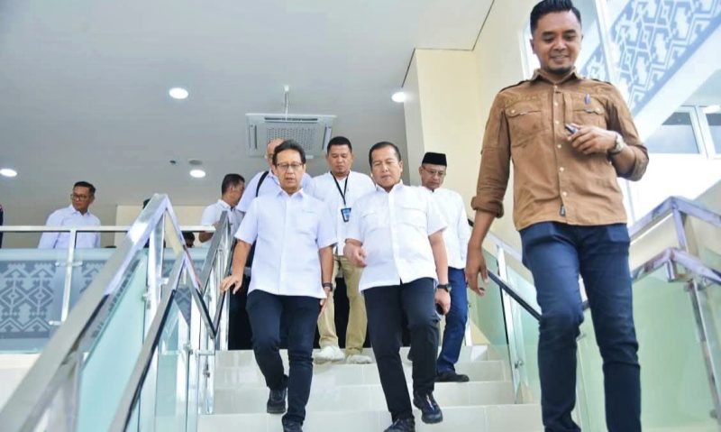 Menteri Kesehatan RI Budi Gunadi Sadikin bersama Gubernur NTB Lalu Muhamad Iqbal meninjau pembangunan dan peningkatan layanan RSUD Kota Bima untuk memperkuat sistem rujukan menghadapi beban lima penyakit utama di NTB.