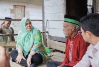 Wakil Gubernur NTB, Indah Dhamayanti Putri, meninjau rumah warga dalam rangka Safari Ramadan sekaligus melihat pelaksanaan Program Desa Berdaya di Desa Saneo, Kecamatan Woja, Kabupaten Dompu, Minggu (1/3/2026).