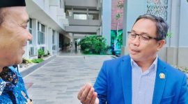 Anggota DPRD NTB Aji Maman saat menyampaikan pandangannya mengenai evaluasi SOTK dan lambatnya realisasi program pemerintah daerah.