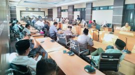 Direktur Lingkungan Hidup Bappenas Nizhar Marizi bersama Ketua DPRD NTB Hj Isvie Rupaeda saat pertemuan di Ruang Rapat DPRD NTB, Selasa (3/3/2026), membahas Pergub Pembangunan Rendah Karbon dan Berketahanan Iklim.