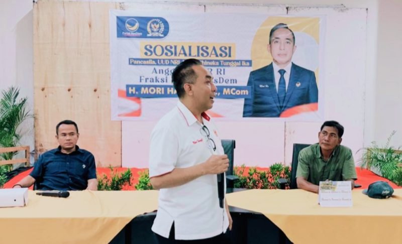 Anggota DPR RI H. Mori Hanafi memberikan materi sosialisasi 4 Pilar Kebangsaan kepada 120 peserta di Kota Bima, Selasa (10/2/2026), untuk memperkuat persatuan dan mencegah perpecahan masyarakat.