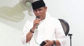 Bupati Sumbawa Syarafuddin Jarot saat Safari Ramadan di Masjid Syamsul Falah Desa Moyo Mekar, Kecamatan Moyo Hilir, menyampaikan upaya Pemkab Sumbawa mengejar proyek strategis nasional meski anggaran daerah dipangkas Rp500 miliar.