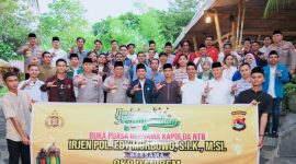 Kapolda NTB Irjen Pol. Edy Murbowo saat menghadiri buka puasa bersama BEM dan organisasi kepemudaan di Dapoer Sasak, Mataram.