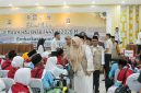 Wakil Gubernur NTB Hj. Indah Dhamayanti Putri melepas jemaah haji Kloter 4 asal Kabupaten Bima di Asrama Haji Lombok.