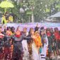 Ribuan peserta mengikuti Karnaval Budaya HUT Dompu ke-211 meski diguyur hujan deras di Dompu, Rabu (01/04/2026).