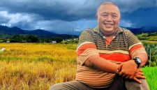 Direktur Lembaga Kajian Sosial dan Politik Mi6 NTB, Bambang Mei Finarwanto (Didu), saat memberikan keterangan terkait Perpres 4/2026 tentang pengendalian alih fungsi lahan sawah di Mataram.
