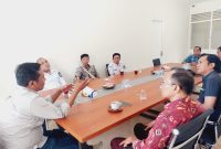 Kunjungan audiensi mahasiswa dan dosen FISIPol Universitas 45 Mataram ke kantor PWI NTB dalam rangka penguatan pembelajaran jurnalistik dan kerja sama akademik.