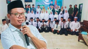 Akhdiansyah saat memberikan arahan kepada peserta Makesta IPNU-IPPNU Kota Bima terkait pentingnya kaderisasi dan penguatan struktur organisasi.