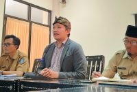Ditengah Kepala Dinas Pariwisata dan Ekonomi Kreatif Provinsi NTB bersama jajaran, terdiri dari Kabid Pemasaran, Kabid Destinasi, Kabid Ekonomi Kreatif, serta Kepala UPTD Gili Tramena saat kegiatan jumpa Pers dan Silaturahmi dengan sejumlah Media di Kantor Dinas Pariwisata dan Ekonomi Kreatif Provinsi NTB, Kota Mataram 