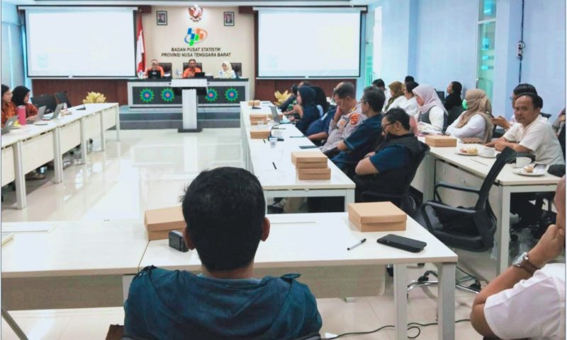 Sekretaris Dinas Peternakan dan Kesehatan Hewan NTB Lalu Amjad menghadiri rilis Berita Resmi Statistik (BRS) di Kantor BPS NTB, Mataram.