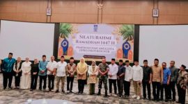 Ketua DPRD NTB Baiq Isvie Rupaeda dan Anggota Serta Forkompinda bersama Wakil Gubernur NTB Indah Dhamayanti Putri saat menghadiri acara buka puasa bersama DPRD NTB dan Pemprov NTB di Mataram.