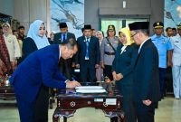 Gubernur NTB Lalu Muhamad Iqbal melantik Sekda NTB Abul Chair bersama puluhan pejabat eselon II, III, dan IV di Pendopo Gubernur NTB, Kamis (9/4/2026).
