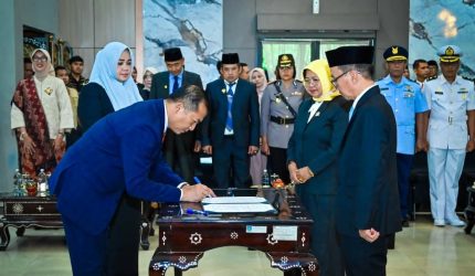 Pelantikan Abul Chair sebagai Sekda NTB dan daftar pejabat yang dilantik Gubernur Iqbal di Pendopo NTB