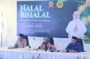 Ketua Umum IKA Unram Baiq Isvie Rupaeda bersama Rektor Unram Sukardi saat menghadiri Halal Bihalal dan konsolidasi nasional alumni di Aula Sekretariat IKA Unram, Mataram, Sabtu (11/4/2026).