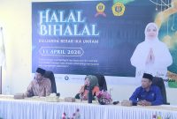 Ketua Umum IKA Unram Baiq Isvie Rupaeda bersama Rektor Unram Sukardi saat menghadiri Halal Bihalal dan konsolidasi nasional alumni di Aula Sekretariat IKA Unram, Mataram, Sabtu (11/4/2026).