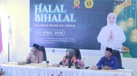 Ketua Umum IKA Unram Baiq Isvie Rupaeda bersama Rektor Unram Sukardi saat menghadiri Halal Bihalal dan konsolidasi nasional alumni di Aula Sekretariat IKA Unram, Mataram, Sabtu (11/4/2026).