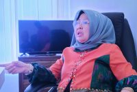 Ketua DPRD NTB Baiq Isvie Rupaeda saat memberikan keterangan kepada wartawan terkait pelantikan Sekda NTB di Mataram.