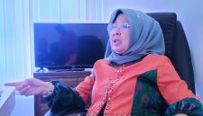 Ketua DPRD NTB Baiq Isvie Rupaeda saat memberikan keterangan kepada wartawan terkait pelantikan Sekda NTB di Mataram.
