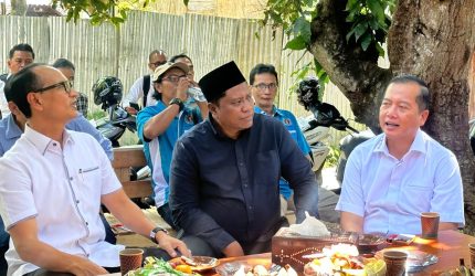 ketua bapemperda dprd ntb gubernur ntb lalu muhamad iqbal dan wali kota mataram di sekretariat pwi ntb