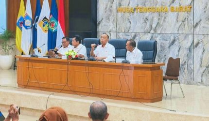Ketua KONI NTB Mori Hanafi memimpin rapat persiapan Porprov NTB 2026 bersama pengprov cabang olahraga di Mataram