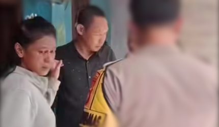 Polisi melakukan olah TKP kasus ayah tewas diduga dianiaya anak perempuan di Lombok Barat