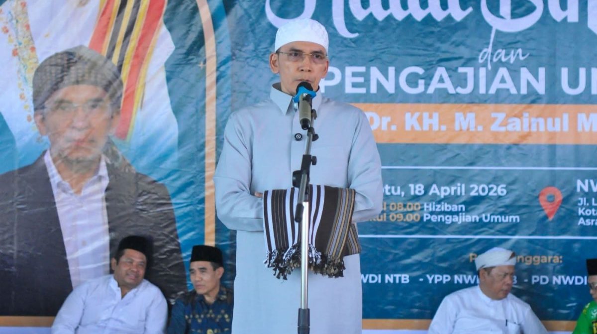 TGB Muhammad Zainul Majdi saat menyampaikan tausiyah dalam acara Halalbihalal NWDI di Mataram.