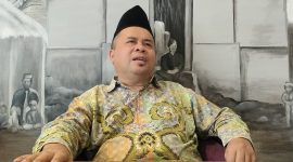 TGH Najamudin Mustafa memberikan pernyataan terkait arah persidangan kasus dugaan gratifikasi DPRD NTB yang dinilai melenceng dari substansi utama.