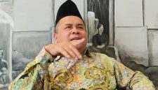 TGH Najamudin Mustafa saat memberikan keterangan terkait dugaan dana siluman DPRD NTB di Mataram.