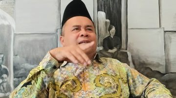 TGH Najamudin Mustafa saat memberikan keterangan terkait dugaan dana siluman DPRD NTB di Mataram.