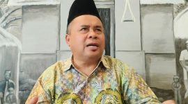 TGH Najamudin Mustafa saat memberikan pernyataan terkait sidang dugaan gratifikasi DPRD NTB di Mataram.