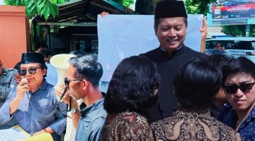 Aksi massa GERAK-NTB di depan Pengadilan Tipikor Mataram menuntut kejelasan kasus dana siluman DPRD NTB dan mendesak kehadiran Gubernur dalam persidangan.