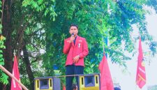 Ketua PC IMM Dompu saat menyampaikan pernyataan sikap penolakan terhadap rencana pinjaman daerah Rp70 miliar kepada PT SMI.