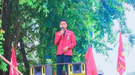 Ketua PC IMM Dompu saat menyampaikan pernyataan sikap penolakan terhadap rencana pinjaman daerah Rp70 miliar kepada PT SMI.