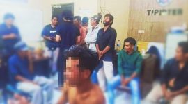 Petugas Satreskrim Polres Bima Kota saat mengamankan terduga pelaku perusakan Kantor Inspektorat dan DPMDes Kabupaten Bima.