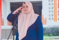 Wakil Gubernur NTB Indah Dhamayanti Putri atau akrab disapa Umi Dinda saat memimpin apel peringatan Hari Otonomi Daerah ke-30 di halaman Kantor Gubernur NTB, Mataram.
