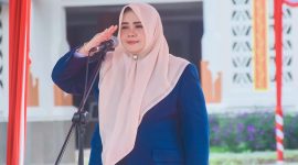 Wakil Gubernur NTB Indah Dhamayanti Putri atau akrab disapa Umi Dinda saat memimpin apel peringatan Hari Otonomi Daerah ke-30 di halaman Kantor Gubernur NTB, Mataram.
