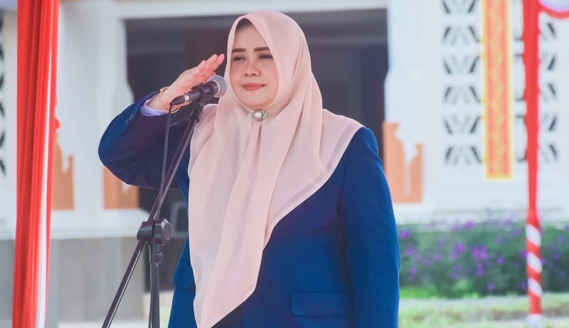 Wakil Gubernur NTB Indah Dhamayanti Putri atau akrab disapa Umi Dinda saat memimpin apel peringatan Hari Otonomi Daerah ke-30 di halaman Kantor Gubernur NTB, Mataram.
