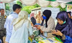 Satpol PP NTB ‘Berubah Haluan’ di HUT ke-76, Dari Penertiban ke Bazar Pangan Murah