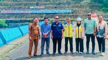 Anggota DPR RI Mori Hanafi saat meninjau langsung kondisi Bendungan Pelaparado di Kecamatan Monta, Kabupaten Bima, yang mengalami sedimentasi dan membutuhkan rehabilitasi besar senilai Rp90 miliar.